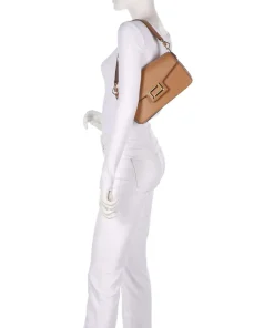 Angele M Schultertasche fein genarbtes Rindsleder camel