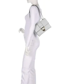 Arlettis Schultertasche genarbtes Leder hellblau